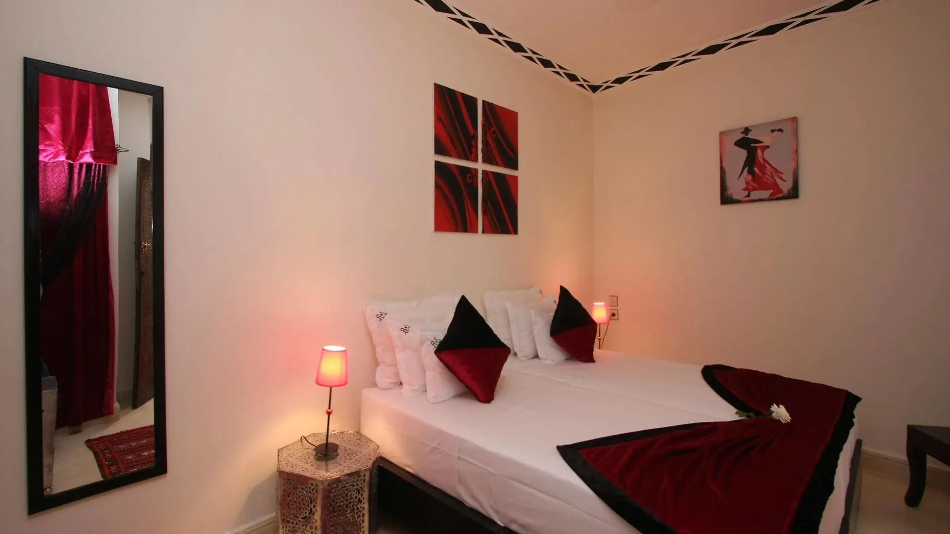 Riad De La Semaine Marrakesh 3*,